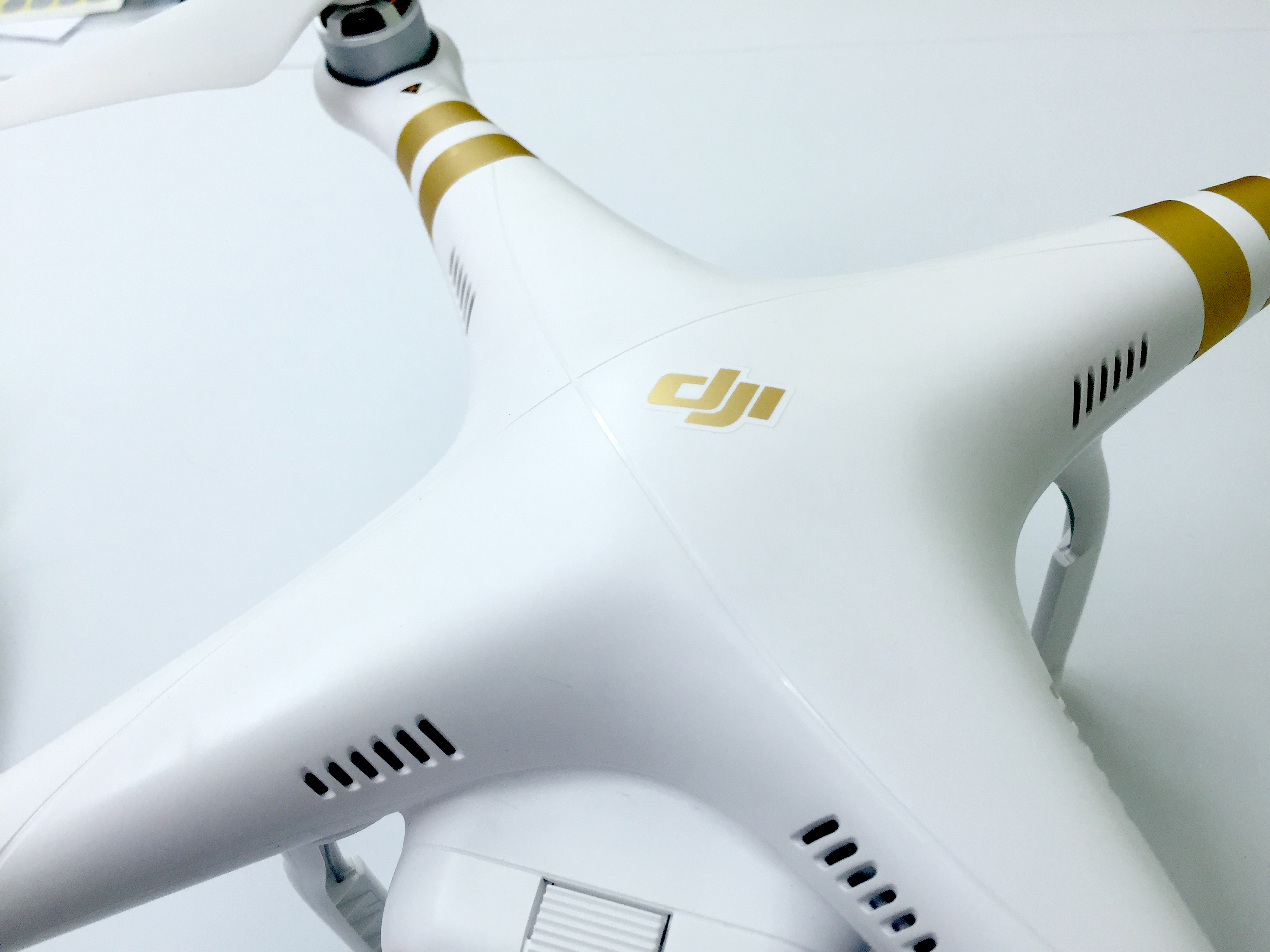 機種紹介！DJI Phantom3 Professional | Japan Drone Media ドローンの楽しさを追求するメディア